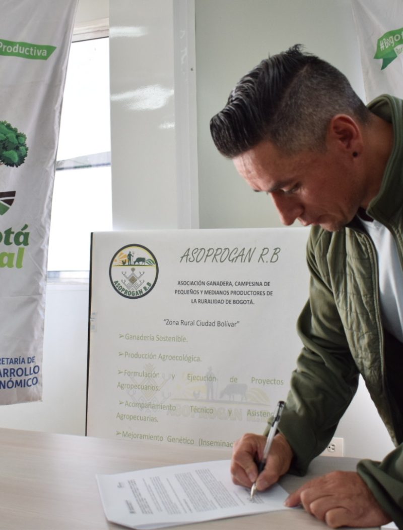 Imagen relacionada con firma del Programa Apoyo Alianzas Productivas