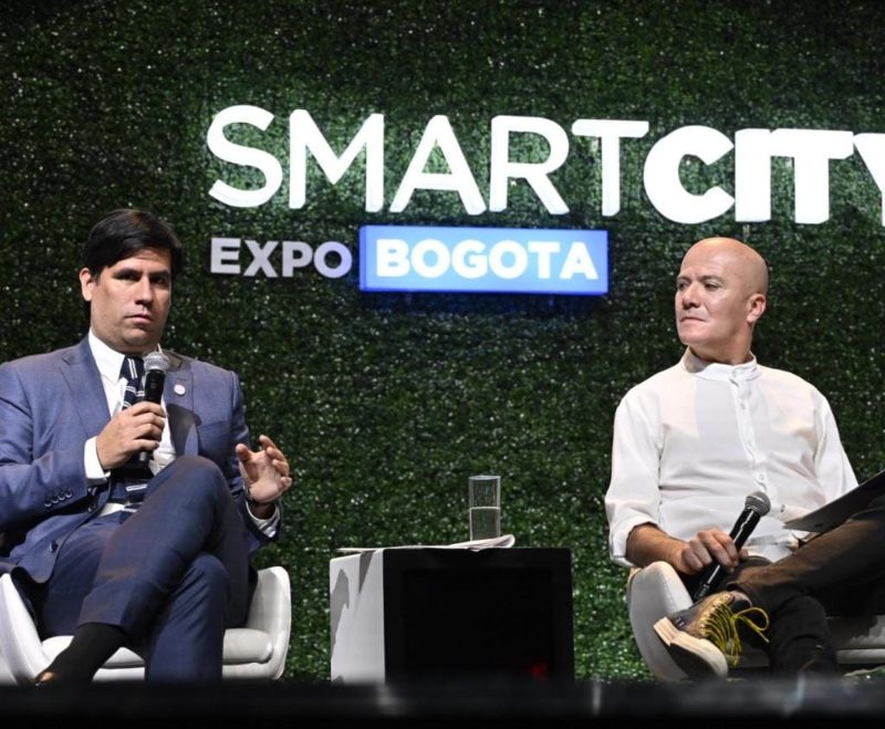 Imagen relacionada con panel de expositores en Bogota Smart City