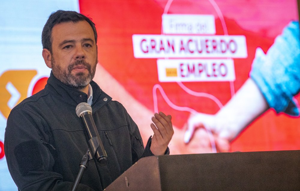 Imagen del alcalde, Carlos Fernando Galán, en firma de Acuerdo por el Empleo