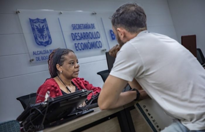 Imagen relacionada con persona que se inscribe en la Agencia Distrital de Empleo