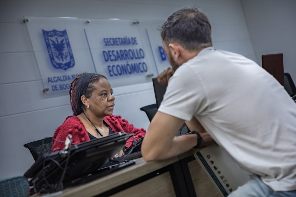 Imagen relacionada con persona que se inscribe en la Agencia Distrital de Empleo