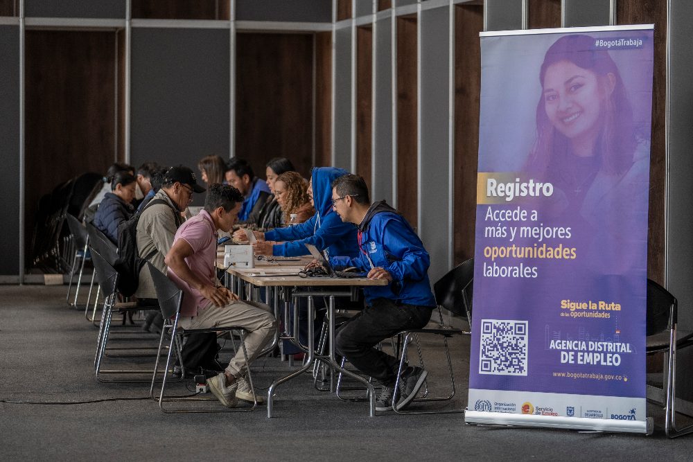 Imagen relacionada con feria de empleo en Bogotà