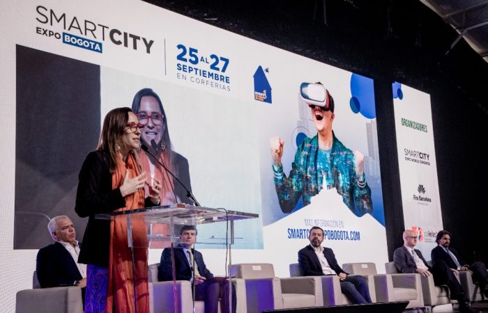 Imagen de secretaria, Marìa del Pilar Lòpez Uribe, en Smart City