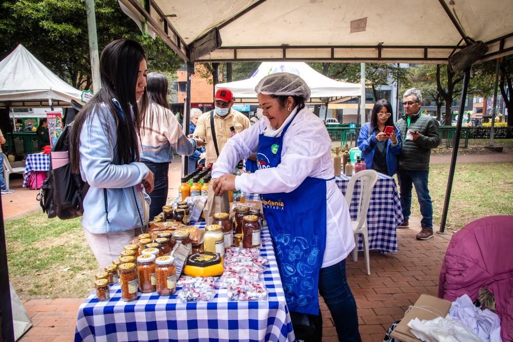 Imagen relacionada con mercado campesino en Bogotá