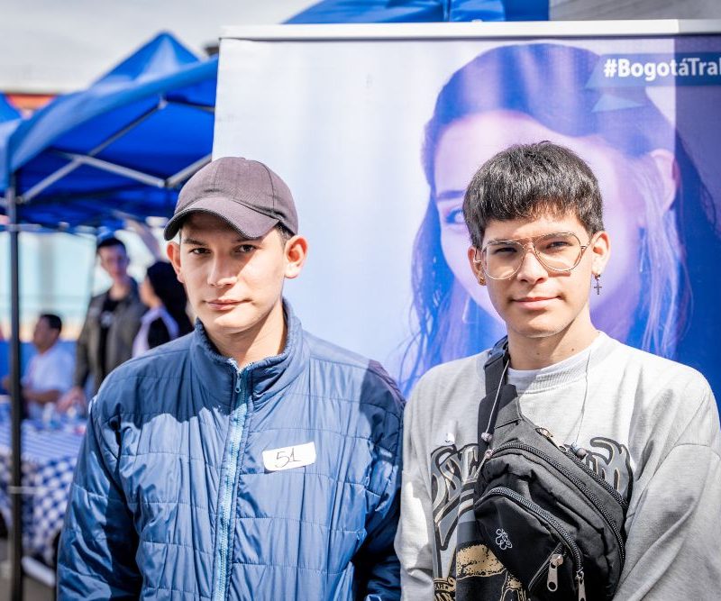 Imagen relacionada con jóvenes en feria de empleo