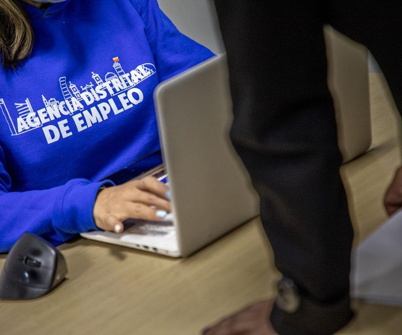 Imagen relacionada con con inscripción en una feria de empleo