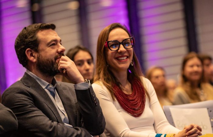 Imagen del alcalde Carlos Galán con la secretaria de desarrollo económico, María del Pilar Uribe