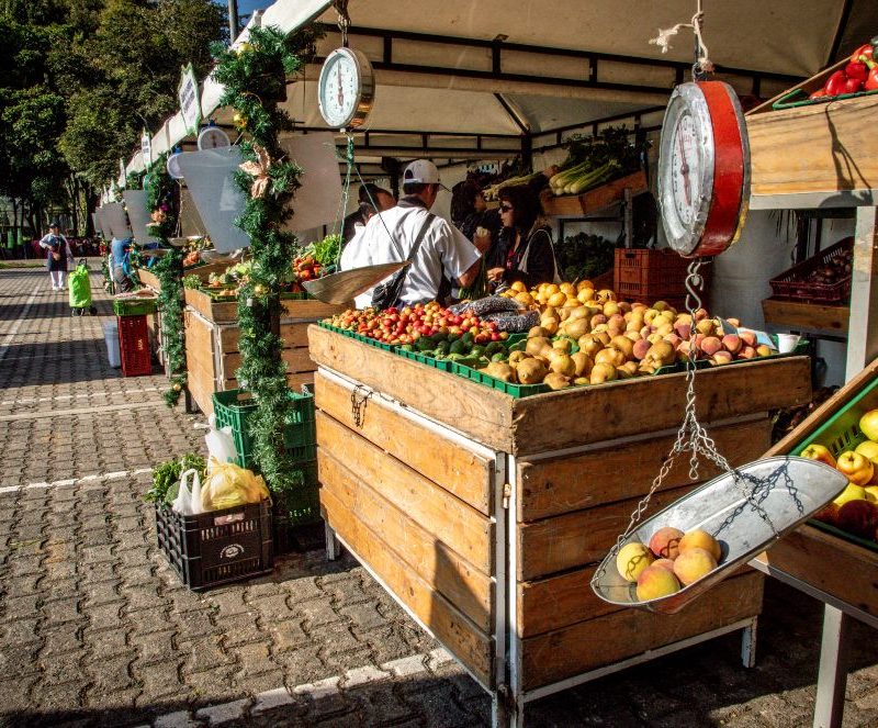 Imagen relacionada con mercado campesino en un espacio público