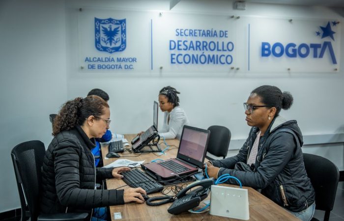 Imagen relacionada con mujeres en punto de atención de la Agencia de Empleo