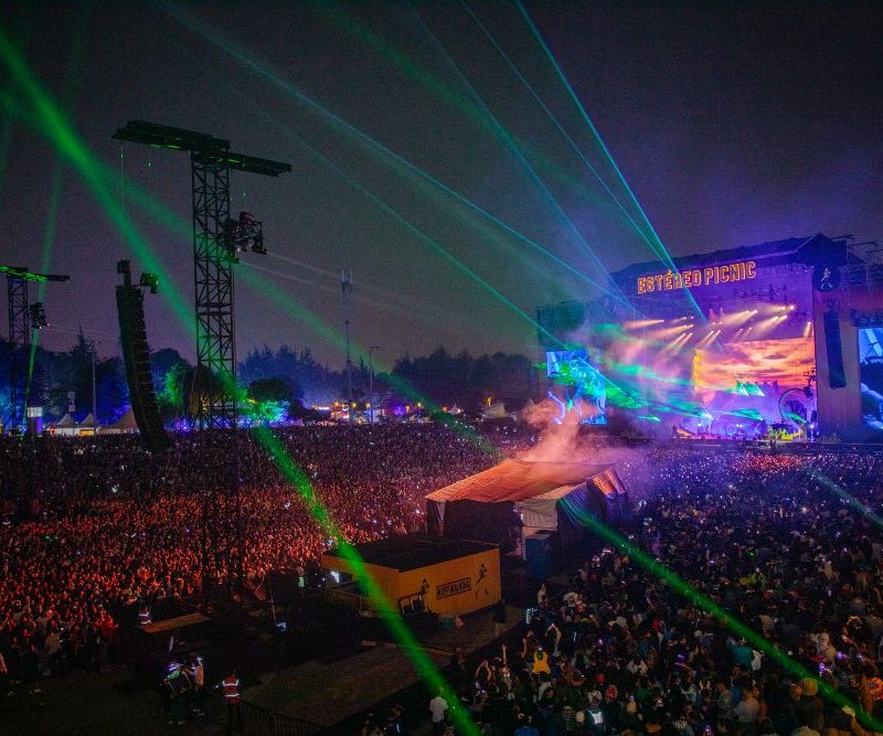 Imagen relacionada con una panorámica del escenario de un show musical en el Festival Estéreo Picnic