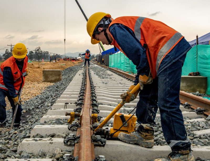 Imagen relacionada con un grupo de personas realizando actividades en un frente de obra