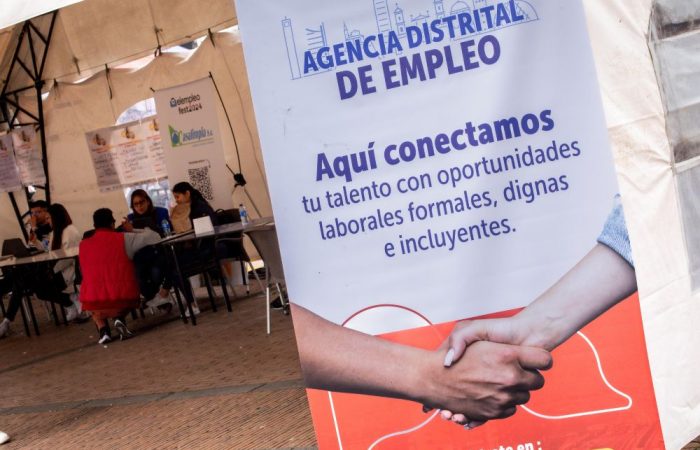 Imagen relacionada con estand en feria de empleo