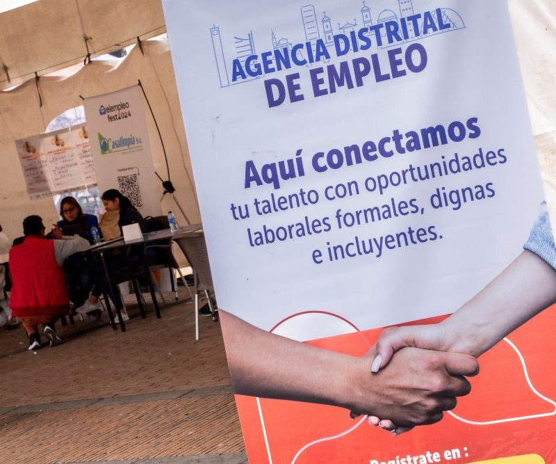 Imagen relacionada con estand en feria de empleo
