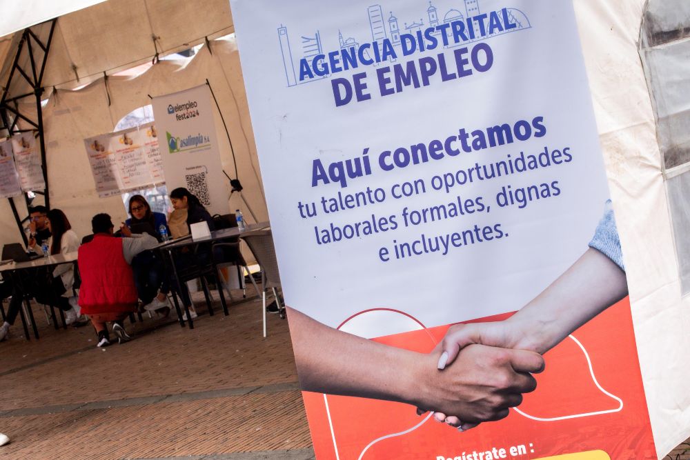 Imagen relacionada con estand en feria de empleo