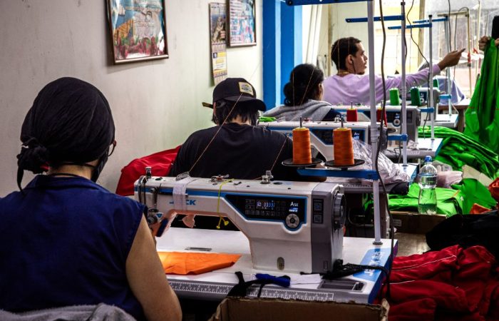 Imagen relacionada con un equipo de trabajadoras en una empresa de confección