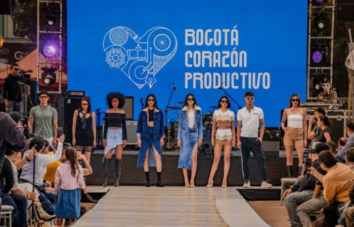 Imagen relacionada con desfile de modas en San Victorino