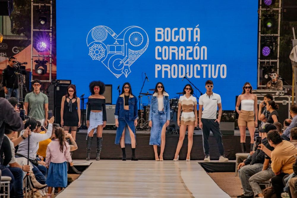 Imagen relacionada con desfile de modas en San Victorino