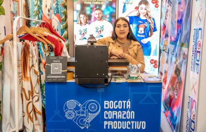 Imagen relacionada con una mujer emprendedora que exhibe sus productos en la Feria del Hogar