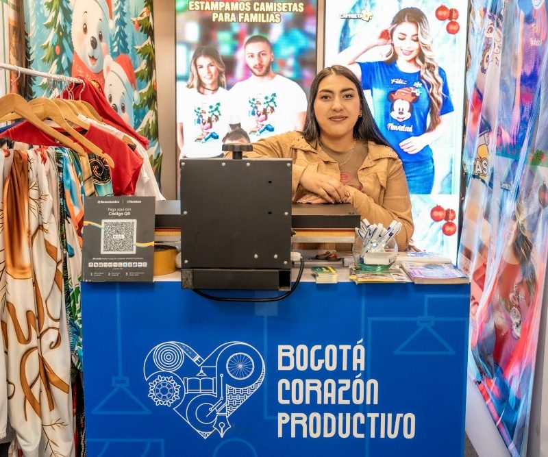 Imagen relacionada con una mujer emprendedora que exhibe sus productos en la Feria del Hogar