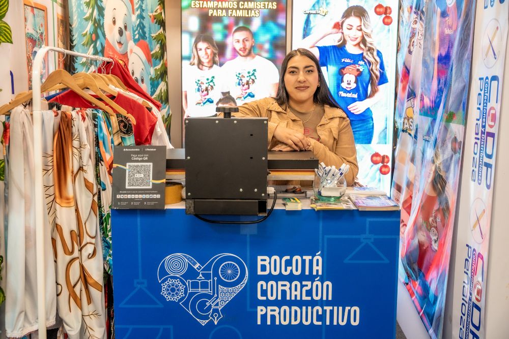 Imagen relacionada con una mujer emprendedora que exhibe sus productos en la Feria del Hogar