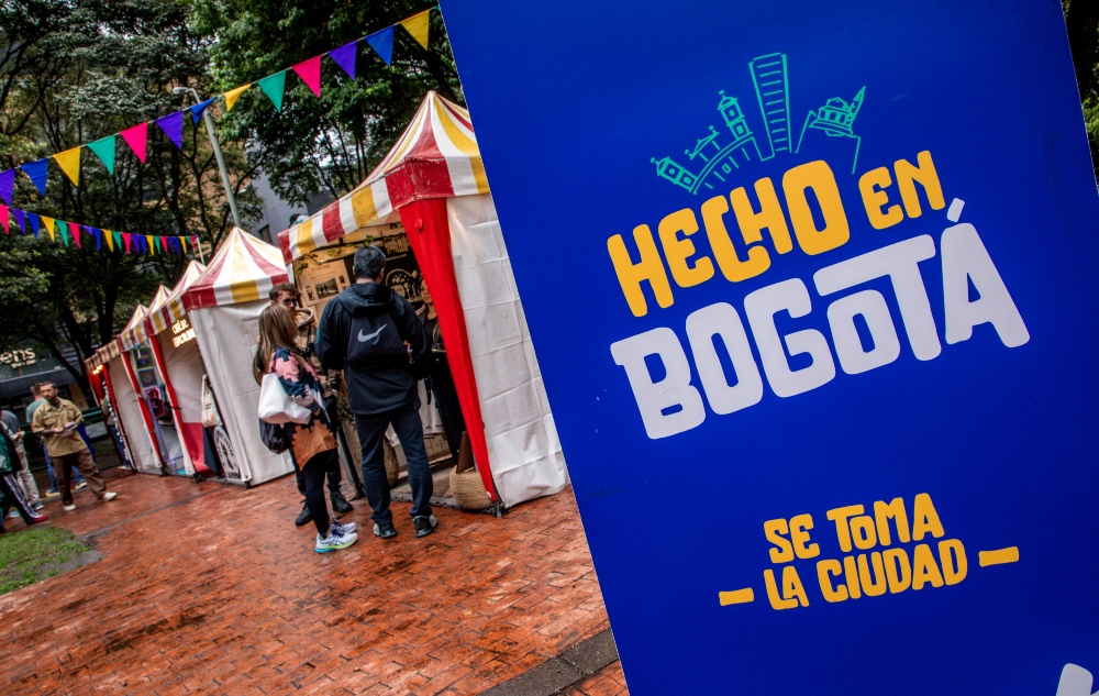 Imagen relacionada con una feria de hecho en Bogotá