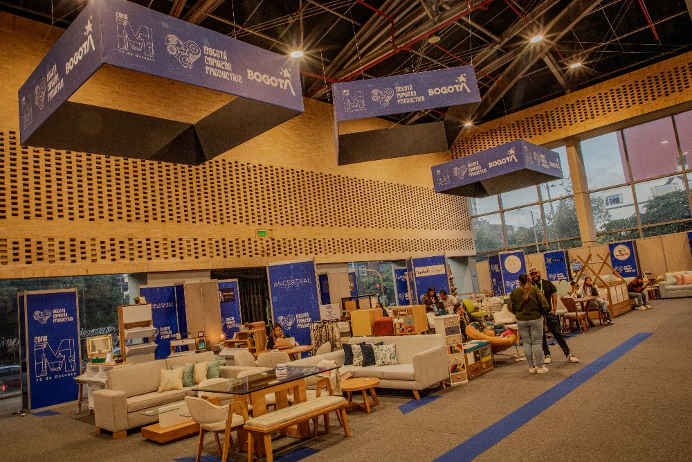 I,agen relacionada con stands de negocios locales en la feria del hogar