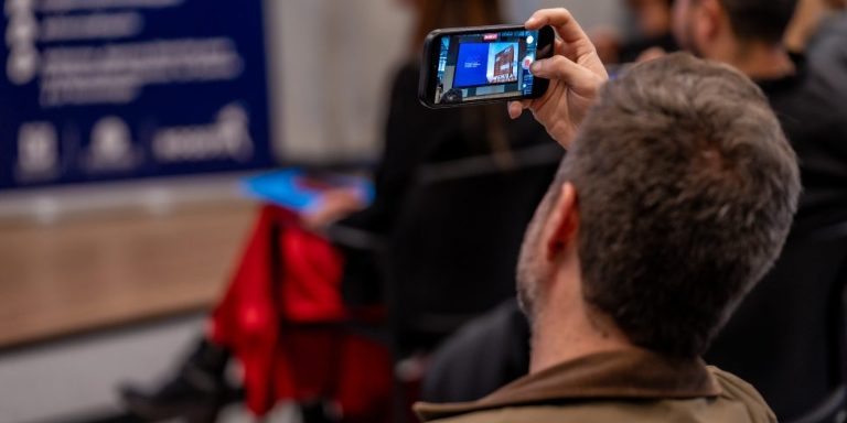 Imagen relacionada con un evento de presentación con empresarios de Bogotá