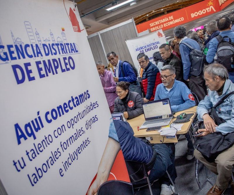 Imagen de feria de empleo de la Secreta