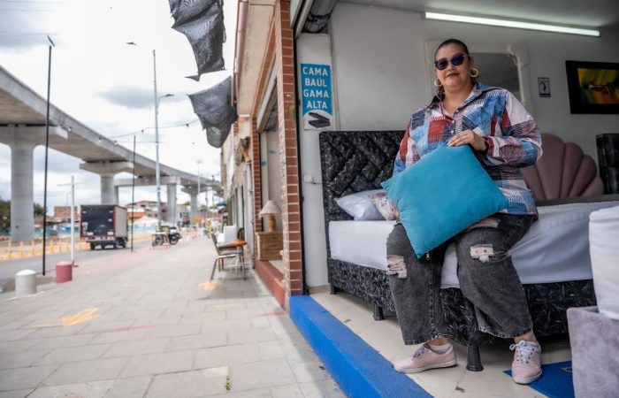 Imagen de un comercio en una zona de obra de infraestructura en Bogotá