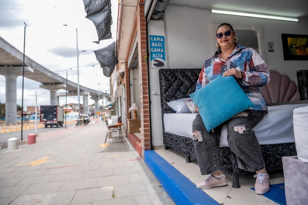 Imagen de un comercio en una zona de obra de infraestructura en Bogotá