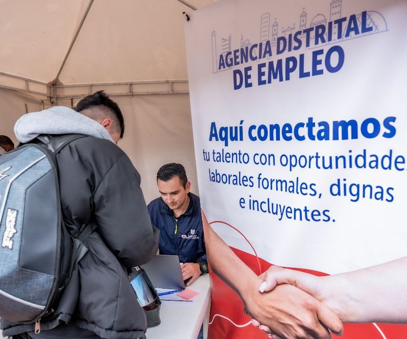 Imagen relacionada con feria de empleo en un parque de la ciudad