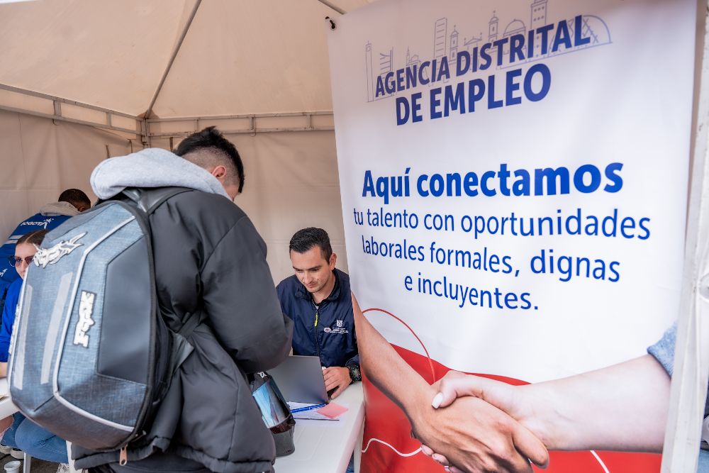 Imagen relacionada con feria de empleo en un parque de la ciudad