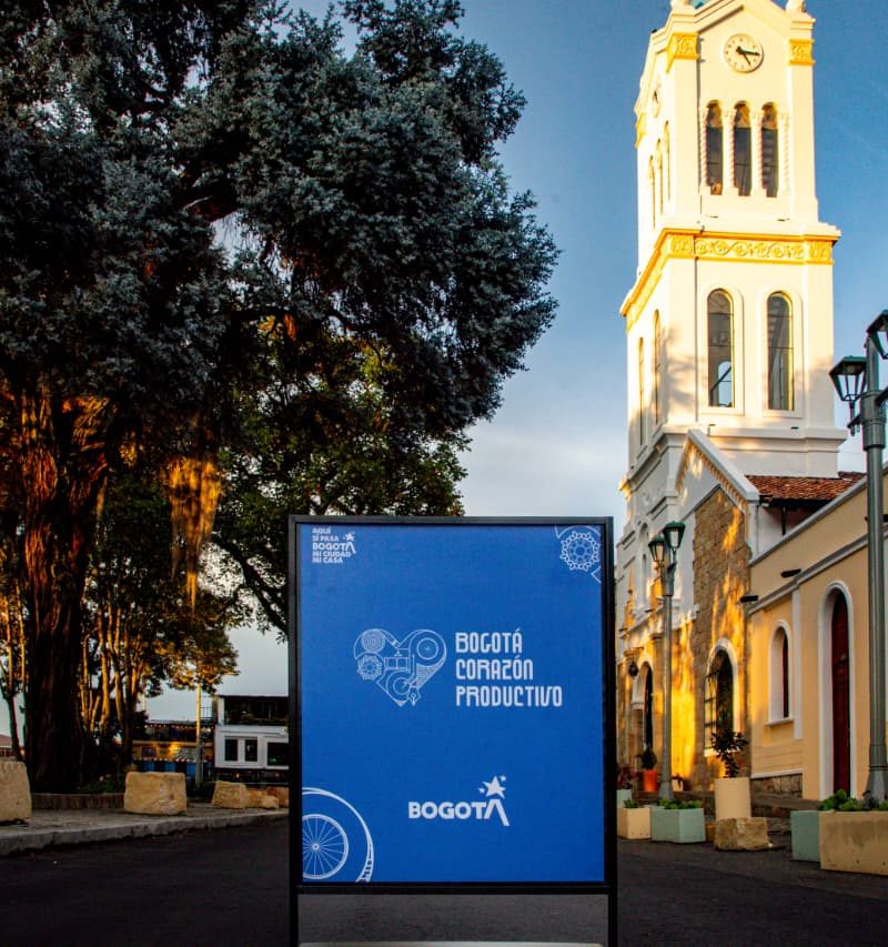 Imagen relacionada con panorámica de la plaza fundacional de Usaquén
