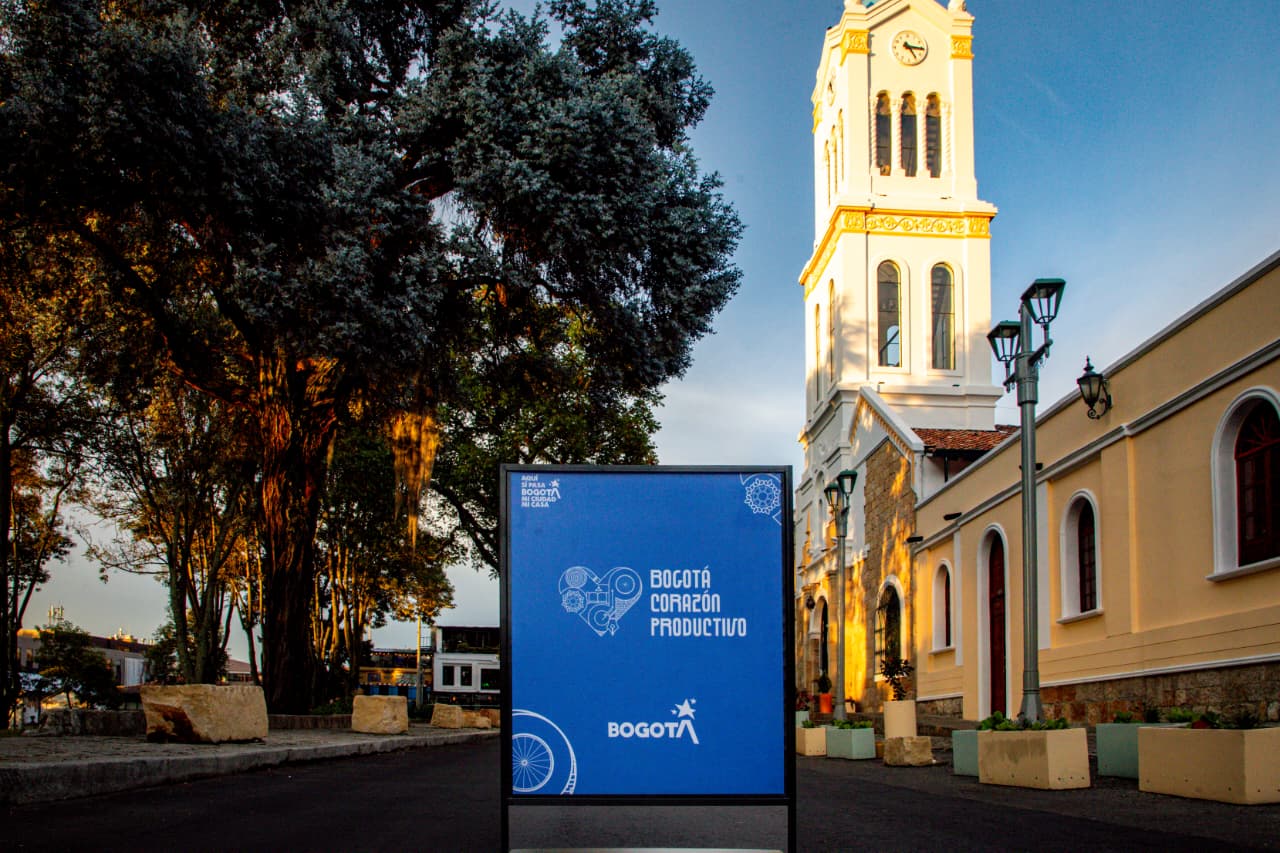 Imagen relacionada con panorámica de la plaza fundacional de Usaquén