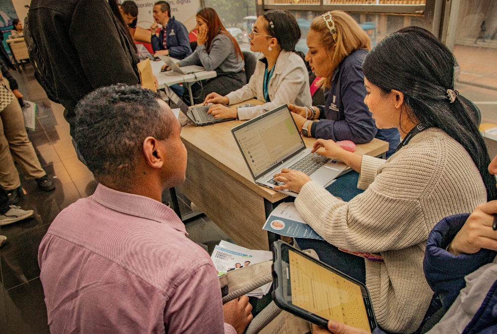 Imagen relacionada con inscripciones en una feria de empleo