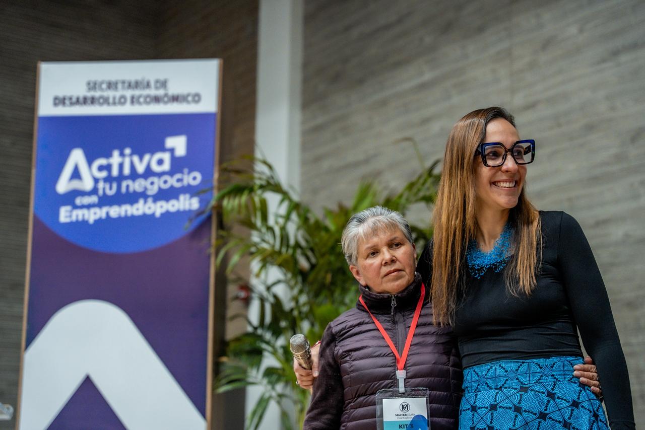 Imagen relacionada con entrega de capital e emprendedores beneficiarios del programa Emprendópolis