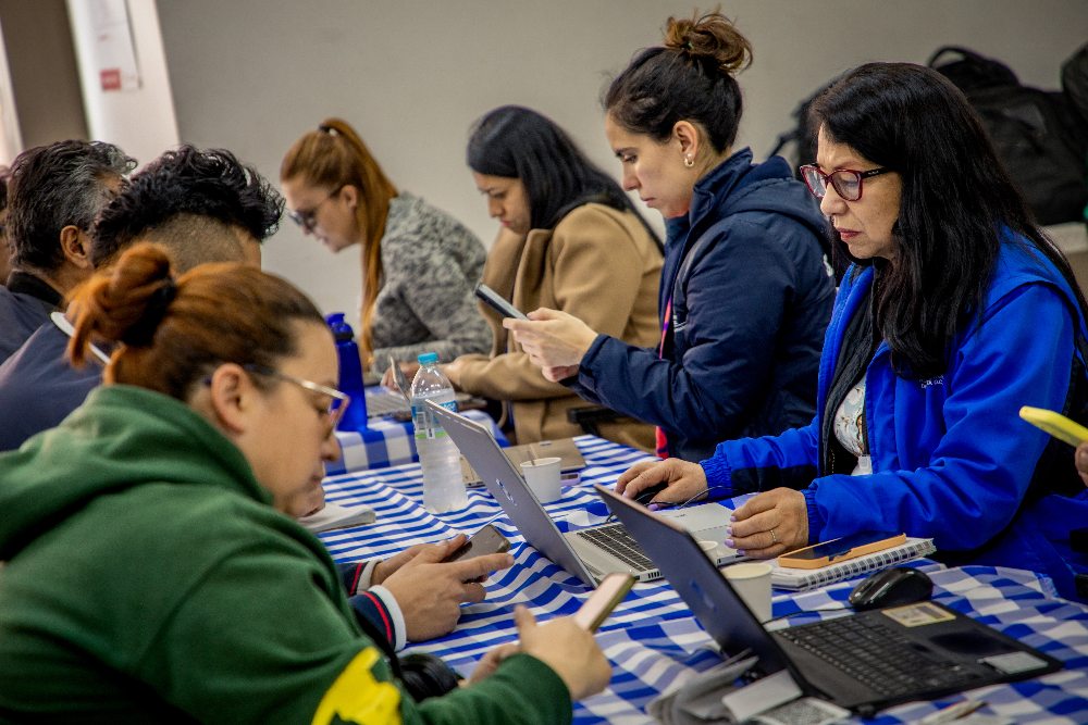 Imagenn relacionada con un grupo de propietarios de micronegocios que reciben asesoría