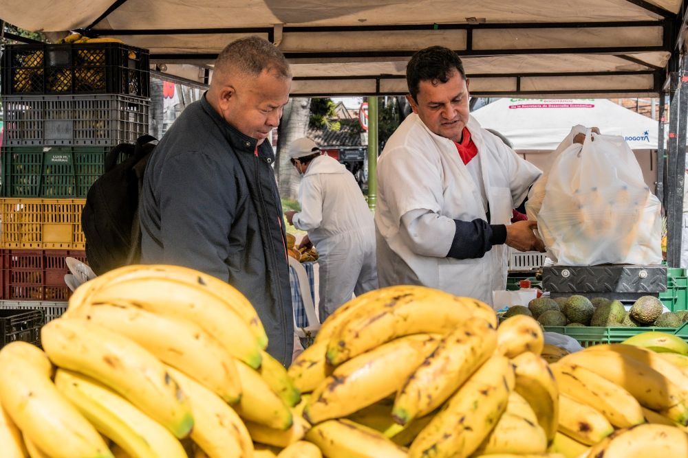 Imagen relacionada con un puesto de frutas en el merado campesino