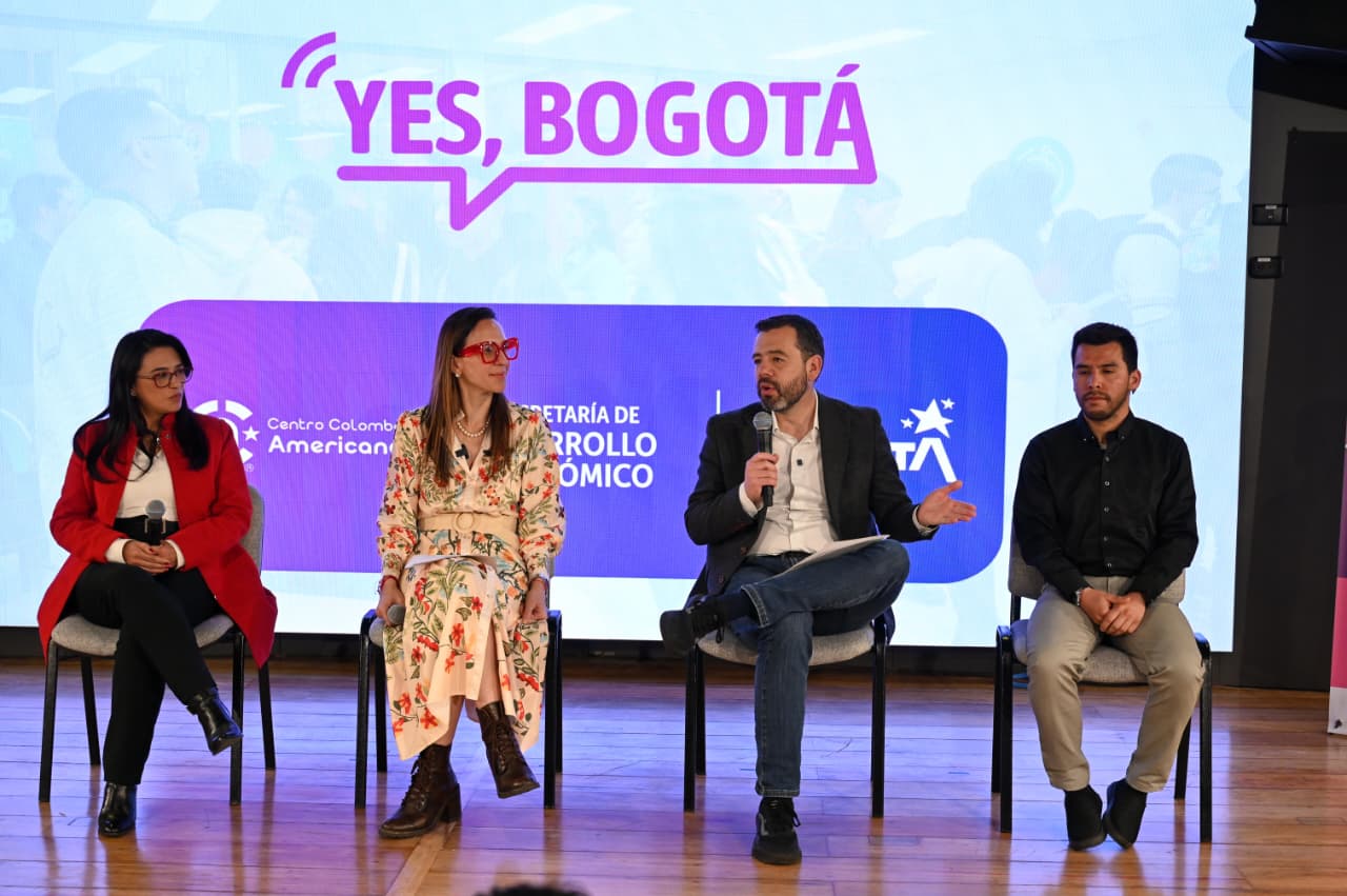 Imagen relacionada con panel en evento de Yes Bogotá
