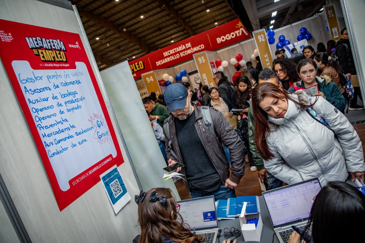 Imagen relacionada con personas que se inscriben en Megaferia de Empleo