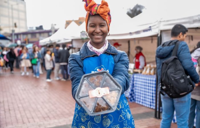 Imagen relacionada con mujer afro en un mercado campesino