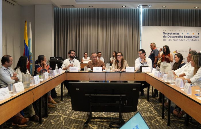 Imagen relacionada con encuentro de Asocapitales con secretarios de desarrollo económico de todo el país