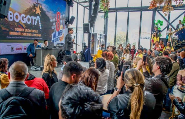 Imágen panormámica del lanzamiento de campaña “Un equipo de 8 millones de titulares”